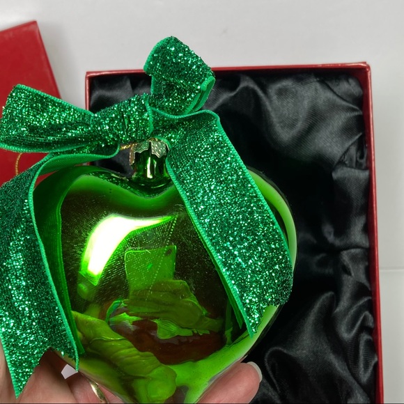 Green Puffed Heart Ornament Glitter Bow Gift Box NEW - Picture 2 of 6